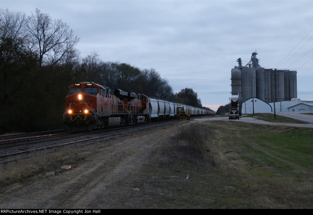 Two GEVO's power U-FCLEOC0 east late in the day